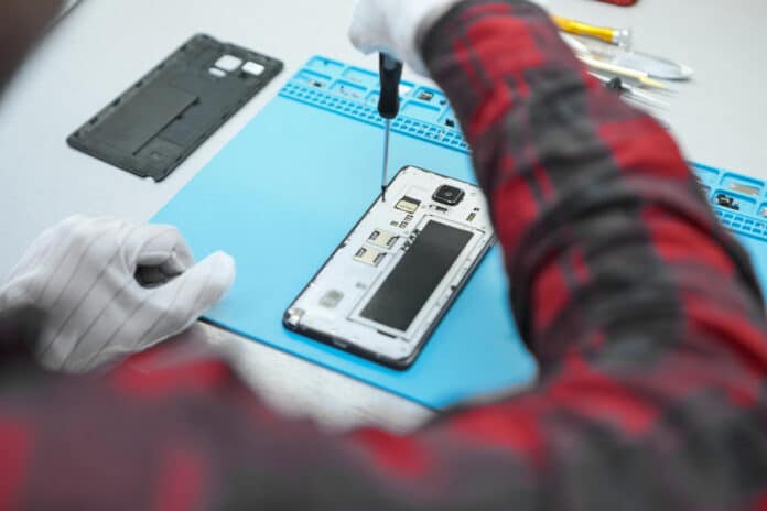 How To Start A Mobile Phone Repairing Business Shop In India?